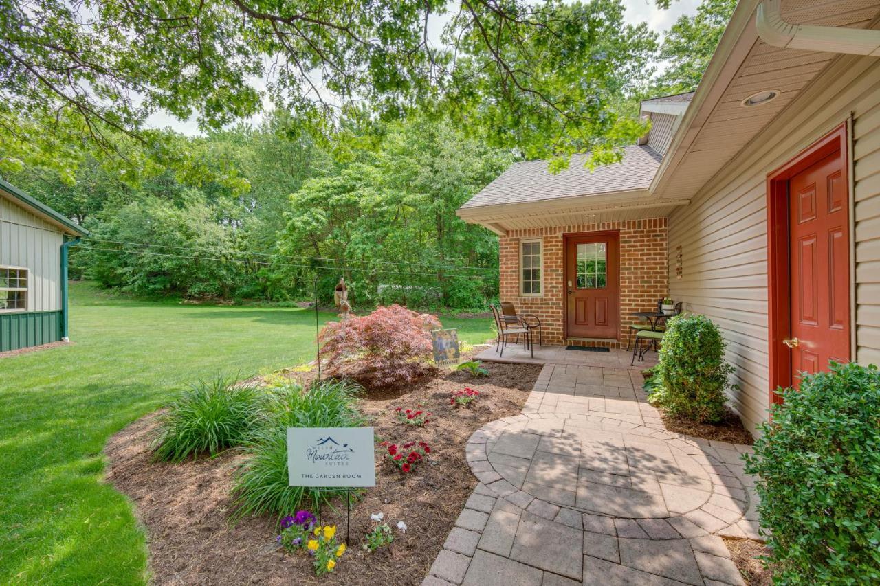 Cozy Garden Room In Welsh Mountain Suites! New Holland Eksteriør billede